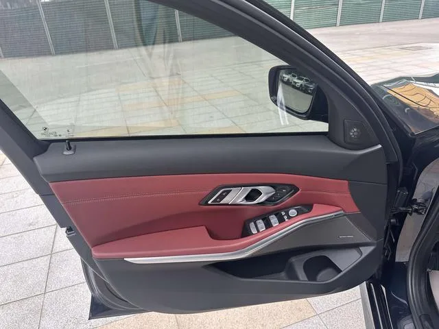 BMW 3 Series 2023 325i M Sports Night Suit interior photo 16 BMW 3 Series 2023 325i M Sports Night Suit interior photo 16