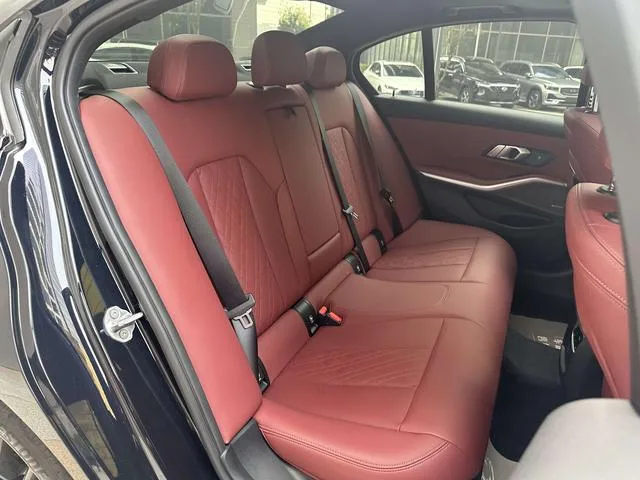 BMW 3 Series 2023 325i M Sports Night Suit interior photo 20 BMW 3 Series 2023 325i M Sports Night Suit interior photo 20