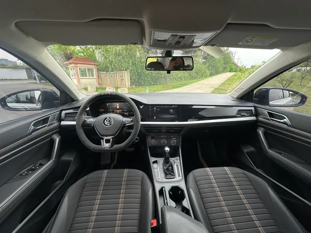 Volkswagen Lavida 2022 280TSI DSG Comfort Edition interior photo 11 Volkswagen Lavida 2022 280TSI DSG Comfort Edition interior photo 11