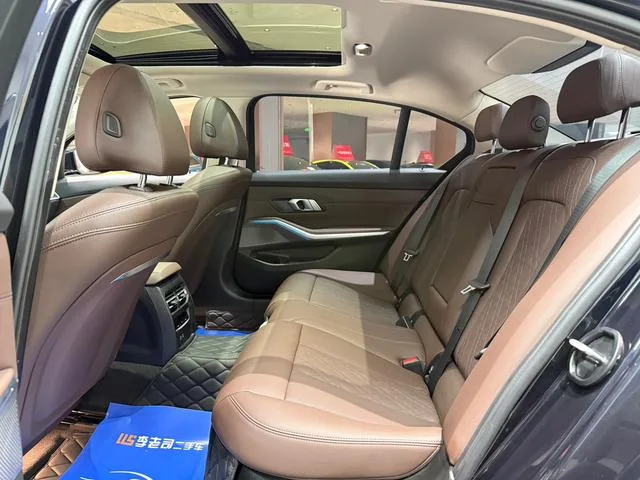 BMW 3 Series 2023 325Li M Conjunto deportivo interior foto 20 BMW 3 Series 2023 325Li M Conjunto deportivo interior foto 20