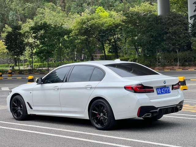 BMW 5 Series 2022 525Li M Conjunto deportivo exterior foto 3 BMW 5 Series 2022 525Li M Conjunto deportivo exterior foto 3