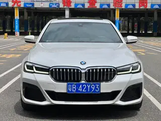 BMW 5 Series 2022 525Li M Conjunto deportivo exterior foto 4 BMW 5 Series 2022 525Li M Conjunto deportivo exterior foto 4