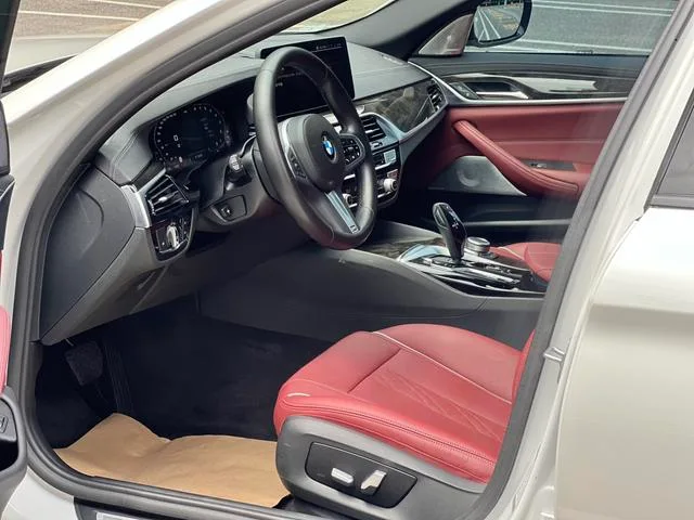 BMW 5 Series 2022 525Li M Conjunto deportivo exterior foto 5 BMW 5 Series 2022 525Li M Conjunto deportivo exterior foto 5