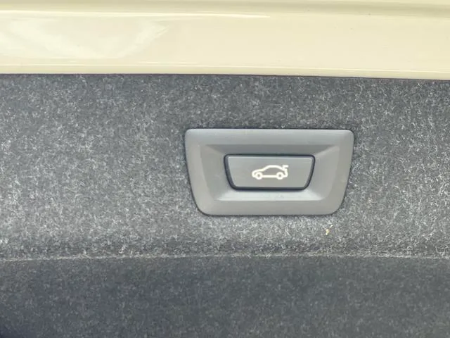 BMW 5 Series 2022 525Li M Conjunto deportivo interior foto 8 BMW 5 Series 2022 525Li M Conjunto deportivo interior foto 8