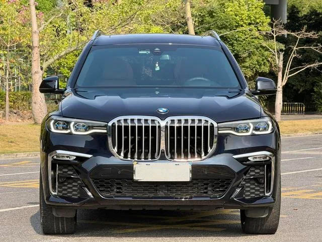 BMW X7 2022 xDrive40i Premium Class M Sports suit exterior photo 2 BMW X7 2022 xDrive40i Premium Class M Sports suit exterior photo 2
