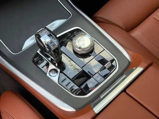 BMW X7 2022 xDrive40i Premium Class M Sports suit interior photo 12 BMW X7 2022 xDrive40i Premium Class M Sports suit interior photo 12