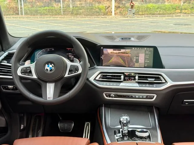 BMW X7 2022 xDrive40i Premium Class M Sports suit interior photo 14 BMW X7 2022 xDrive40i Premium Class M Sports suit interior photo 14