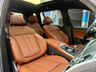 BMW X7 2022 xDrive40i Premium Class M Sports suit interior photo 16 BMW X7 2022 xDrive40i Premium Class M Sports suit interior photo 16