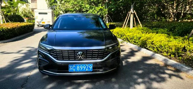Volkswagen Passat 2025 Excepcional 380TSI Edición Dragón exterior foto 2