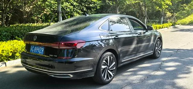 Volkswagen Passat 2025 Excepcional 380TSI Edición Dragón interior foto 7