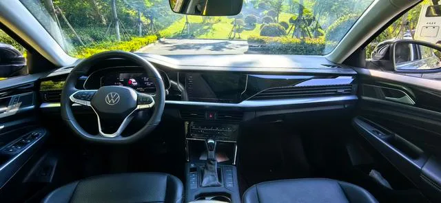 Volkswagen Passat 2025 Excepcional 380TSI Edición Dragón interior foto 10