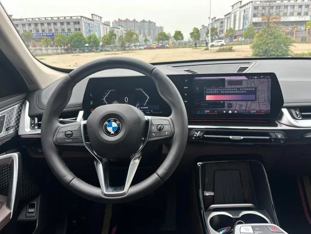 BMW X1 2025 sDrive25Li X Ensemble de conception intérieur photo 8 BMW X1 2025 sDrive25Li X Ensemble de conception intérieur photo 8