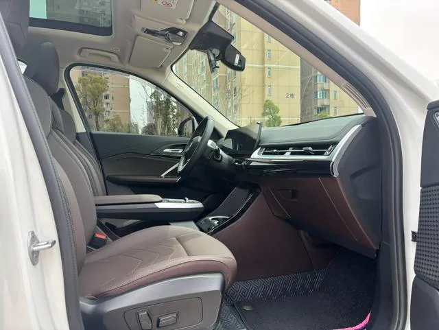 BMW X1 2025 sDrive25Li X Ensemble de conception intérieur photo 9 BMW X1 2025 sDrive25Li X Ensemble de conception intérieur photo 9
