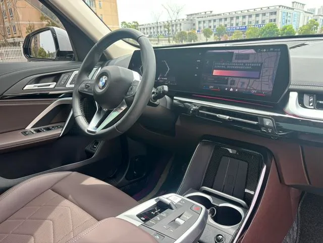 BMW X1 2025 sDrive25Li X Ensemble de conception intérieur photo 10 BMW X1 2025 sDrive25Li X Ensemble de conception intérieur photo 10