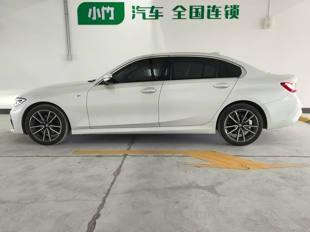 BMW 3 Series 2022 320Li M Conjunto deportivo exterior foto 4 BMW 3 Series 2022 320Li M Conjunto deportivo exterior foto 4