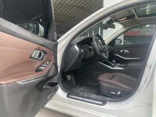 BMW 3 Series 2022 320Li M Conjunto deportivo exterior foto 9 BMW 3 Series 2022 320Li M Conjunto deportivo exterior foto 9