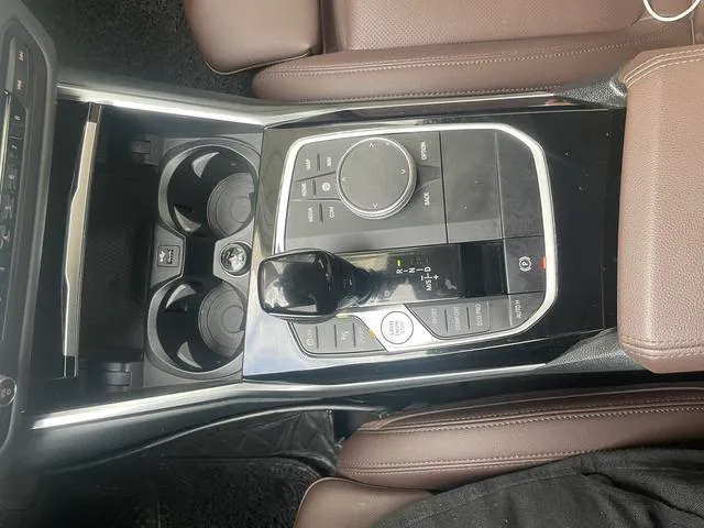 BMW 3 Series 2022 320Li M Conjunto deportivo interior foto 11 BMW 3 Series 2022 320Li M Conjunto deportivo interior foto 11
