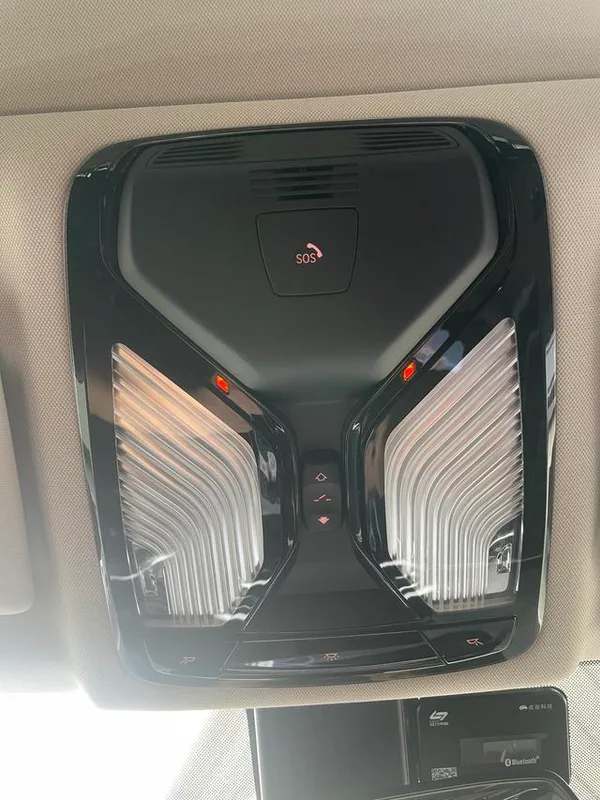 BMW 3 Series 2022 320Li M Conjunto deportivo interior foto 12 BMW 3 Series 2022 320Li M Conjunto deportivo interior foto 12