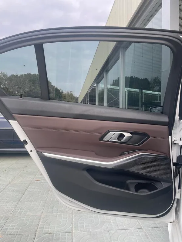 BMW 3 Series 2022 320Li M Conjunto deportivo interior foto 18 BMW 3 Series 2022 320Li M Conjunto deportivo interior foto 18