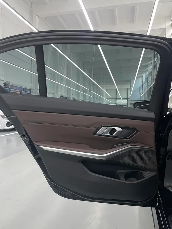 BMW 3 Series 2023 320Li M Conjunto deportivo interior foto 11 BMW 3 Series 2023 320Li M Conjunto deportivo interior foto 11
