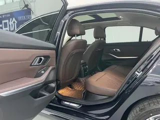 BMW 3 Series 2023 320Li M Conjunto deportivo interior foto 13 BMW 3 Series 2023 320Li M Conjunto deportivo interior foto 13