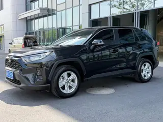 Toyota RAV4 2024 2.0L CVT Двухприводная городская версия