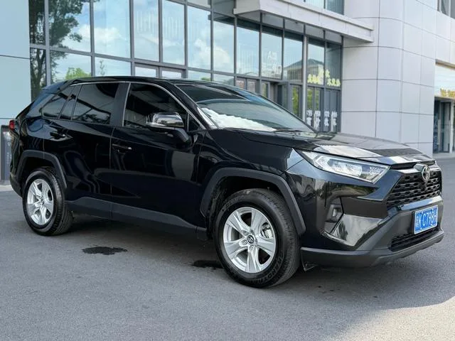 Toyota RAV4 2024 2.0L CVT Versión urbana de tracción en dos ruedas exterior foto 5 Toyota RAV4 2024 2.0L CVT Versión urbana de tracción en dos ruedas exterior foto 5