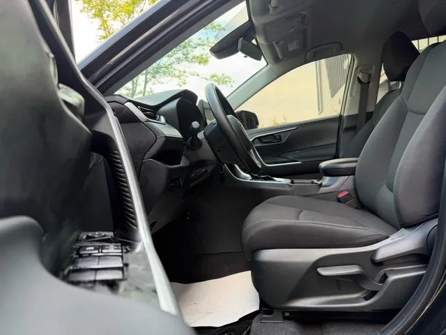 Toyota RAV4 2024 2.0L CVT Versión urbana de tracción en dos ruedas interior foto 8 Toyota RAV4 2024 2.0L CVT Versión urbana de tracción en dos ruedas interior foto 8