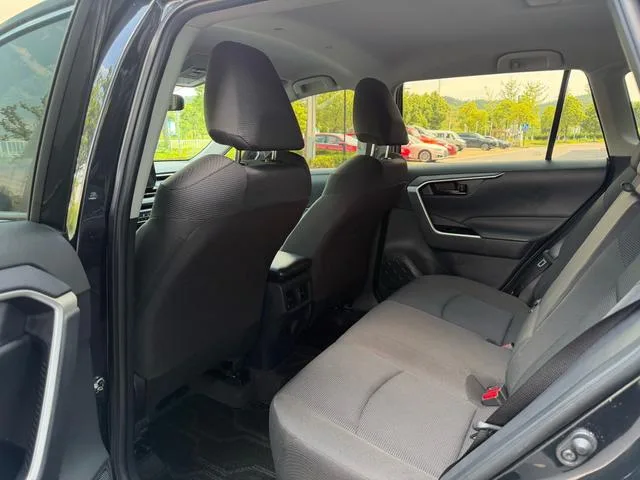 Toyota RAV4 2024 2.0L CVT Versión urbana de tracción en dos ruedas interior foto 10 Toyota RAV4 2024 2.0L CVT Versión urbana de tracción en dos ruedas interior foto 10