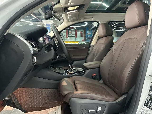 BMW X3 2022 xDrive30i Leading Type M Obsidian Night Suit interior photo 9 BMW X3 2022 xDrive30i Leading Type M Obsidian Night Suit interior photo 9