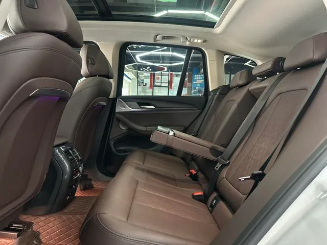 BMW X3 2022 xDrive30i Leading Type M Obsidian Night Suit interior photo 10 BMW X3 2022 xDrive30i Leading Type M Obsidian Night Suit interior photo 10