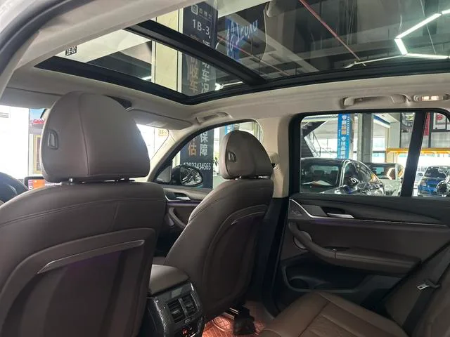 BMW X3 2022 xDrive30i Leading Type M Obsidian Night Suit interior photo 15 BMW X3 2022 xDrive30i Leading Type M Obsidian Night Suit interior photo 15