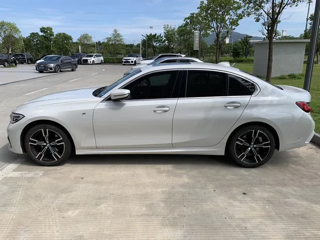 BMW 3 Series 2021 Reforma 325i M Conjunto deportivo exterior foto 3 BMW 3 Series 2021 Reforma 325i M Conjunto deportivo exterior foto 3