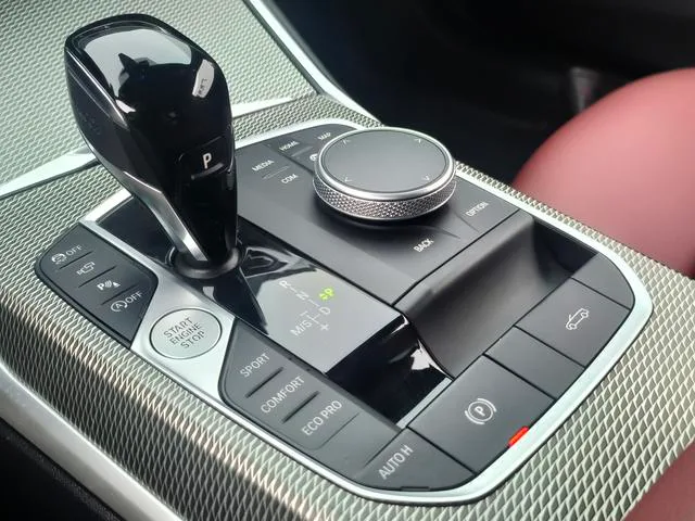 BMW 4 Series 2022 Restyling 425i Convertible M Sports Night Suit interior photo 9 BMW 4 Series 2022 Restyling 425i Convertible M Sports Night Suit interior photo 9