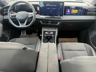 Volkswagen Tiguan L 2024 Pro 330TSI Two-wheel drive R-Line Intelligent Supreme Edition interior photo 6