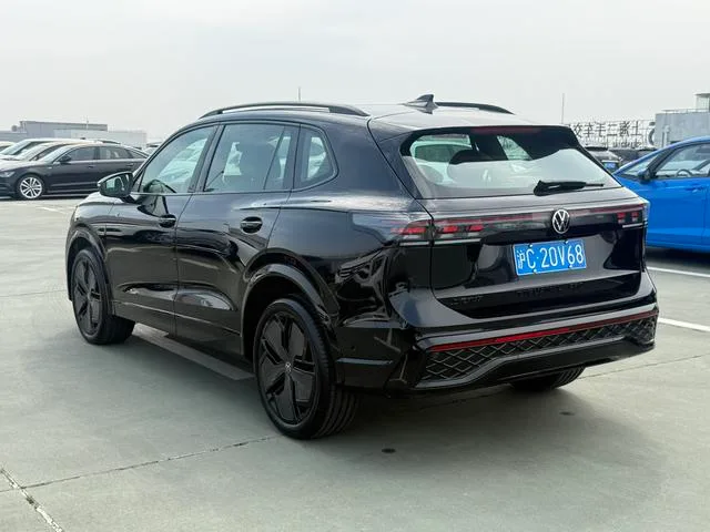 Volkswagen Tiguan L 2024 Pro 330TSI Two-wheel drive R-Line Intelligent Supreme Edition interior photo 8