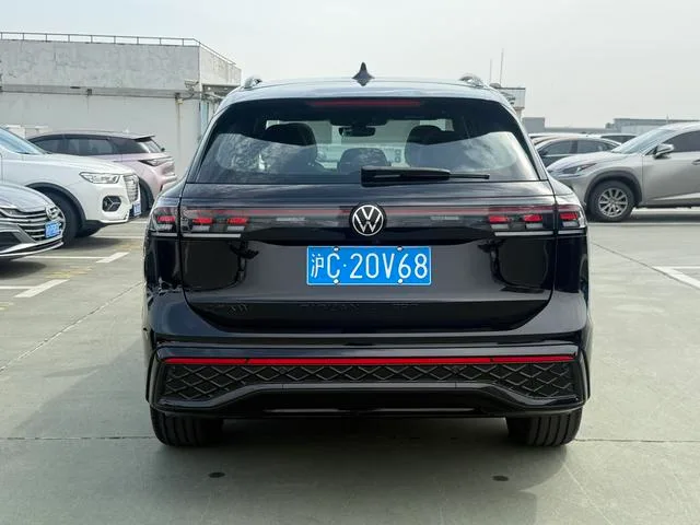 Volkswagen Tiguan L 2024 Pro 330TSI Two-wheel drive R-Line Intelligent Supreme Edition interior photo 9