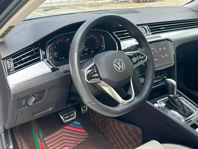 Volkswagen Magotan 2023 200 Edición conmemorativa de 10,000 vehículos 330TSI DSG De lujo interior foto 6