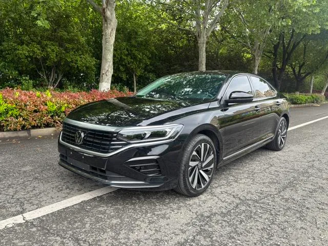 Volkswagen Passat 2022 330TSI Version d'élite extérieur photo 1 Volkswagen Passat 2022 330TSI Version d'élite extérieur photo 1