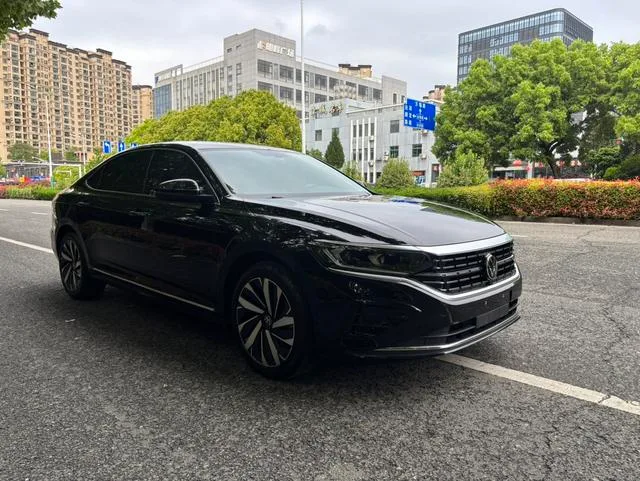 Volkswagen Passat 2022 330TSI Version d'élite extérieur photo 3 Volkswagen Passat 2022 330TSI Version d'élite extérieur photo 3
