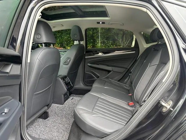 Volkswagen Passat 2022 330TSI Version d'élite intérieur photo 8 Volkswagen Passat 2022 330TSI Version d'élite intérieur photo 8