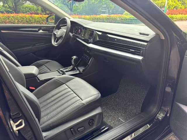 Volkswagen Passat 2022 330TSI Version d'élite intérieur photo 10 Volkswagen Passat 2022 330TSI Version d'élite intérieur photo 10