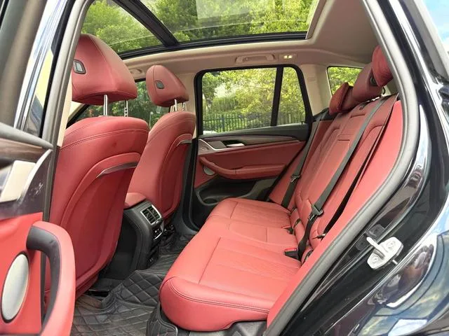 BMW X3 2023 xDrive30i Leading Type M Obsidian Night Suit interior photo 8 BMW X3 2023 xDrive30i Leading Type M Obsidian Night Suit interior photo 8