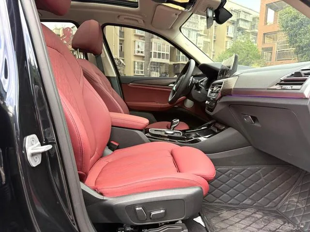 BMW X3 2023 xDrive30i Leading Type M Obsidian Night Suit interior photo 10 BMW X3 2023 xDrive30i Leading Type M Obsidian Night Suit interior photo 10