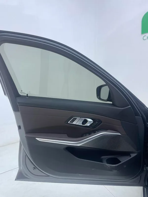 BMW 3 Series 2023 320Li M Conjunto deportivo interior foto 11 BMW 3 Series 2023 320Li M Conjunto deportivo interior foto 11