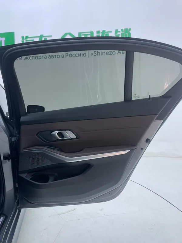 BMW 3 Series 2023 320Li M Conjunto deportivo interior foto 17 BMW 3 Series 2023 320Li M Conjunto deportivo interior foto 17