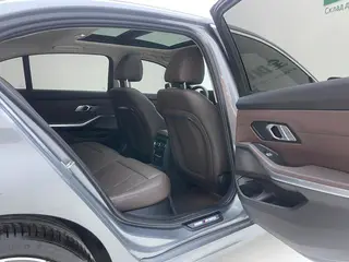 BMW 3 Series 2023 320Li M Conjunto deportivo interior foto 19 BMW 3 Series 2023 320Li M Conjunto deportivo interior foto 19