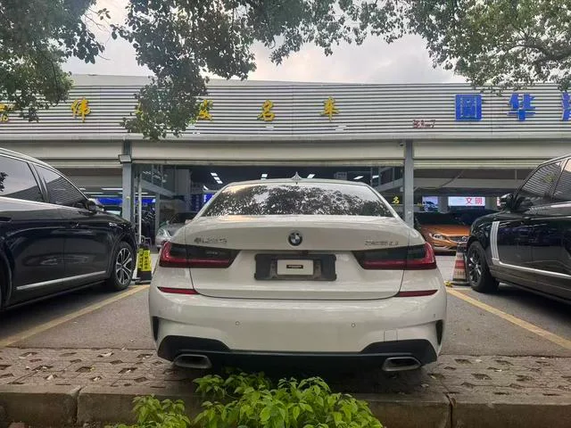BMW 3 Series 2022 325Li M Conjunto deportivo exterior foto 3