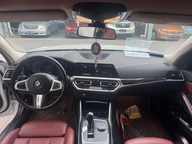BMW 3 Series 2022 325Li M Conjunto deportivo interior foto 8