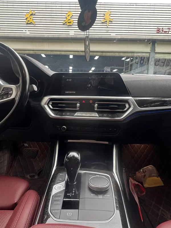 BMW 3 Series 2022 325Li M Conjunto deportivo interior foto 9